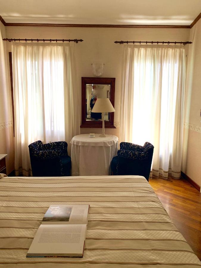 Hotel La Calcina Venesia Bagian luar foto