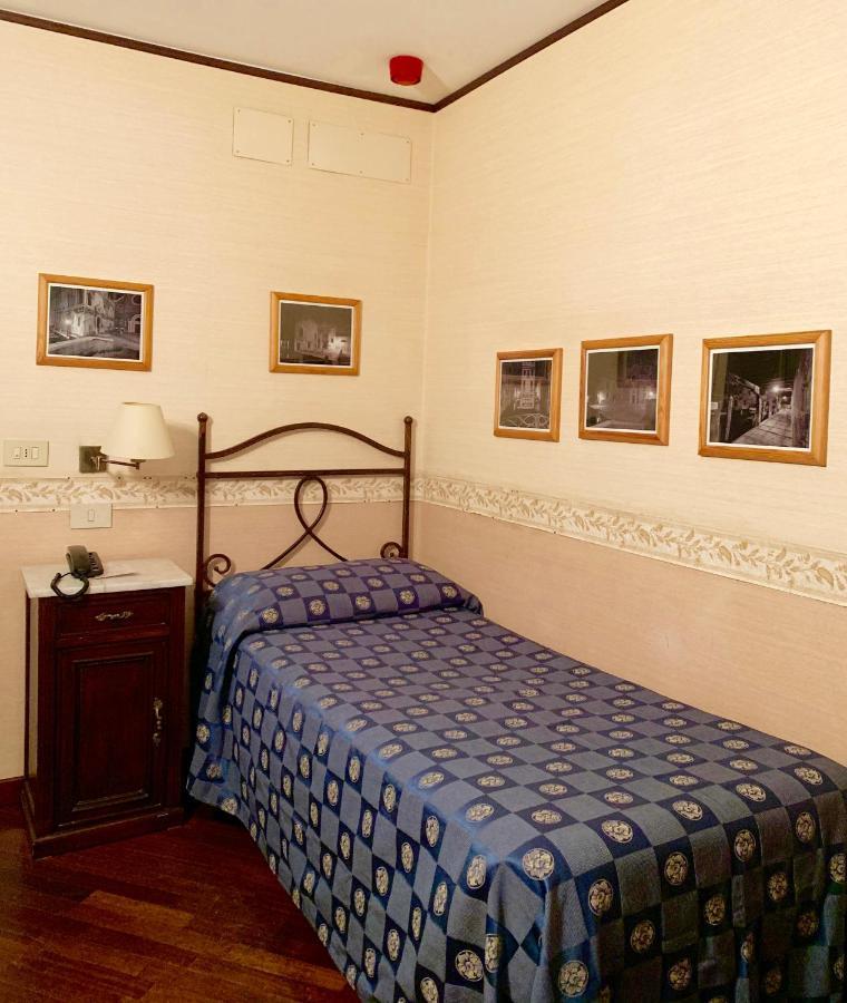 Hotel La Calcina Venesia Bagian luar foto